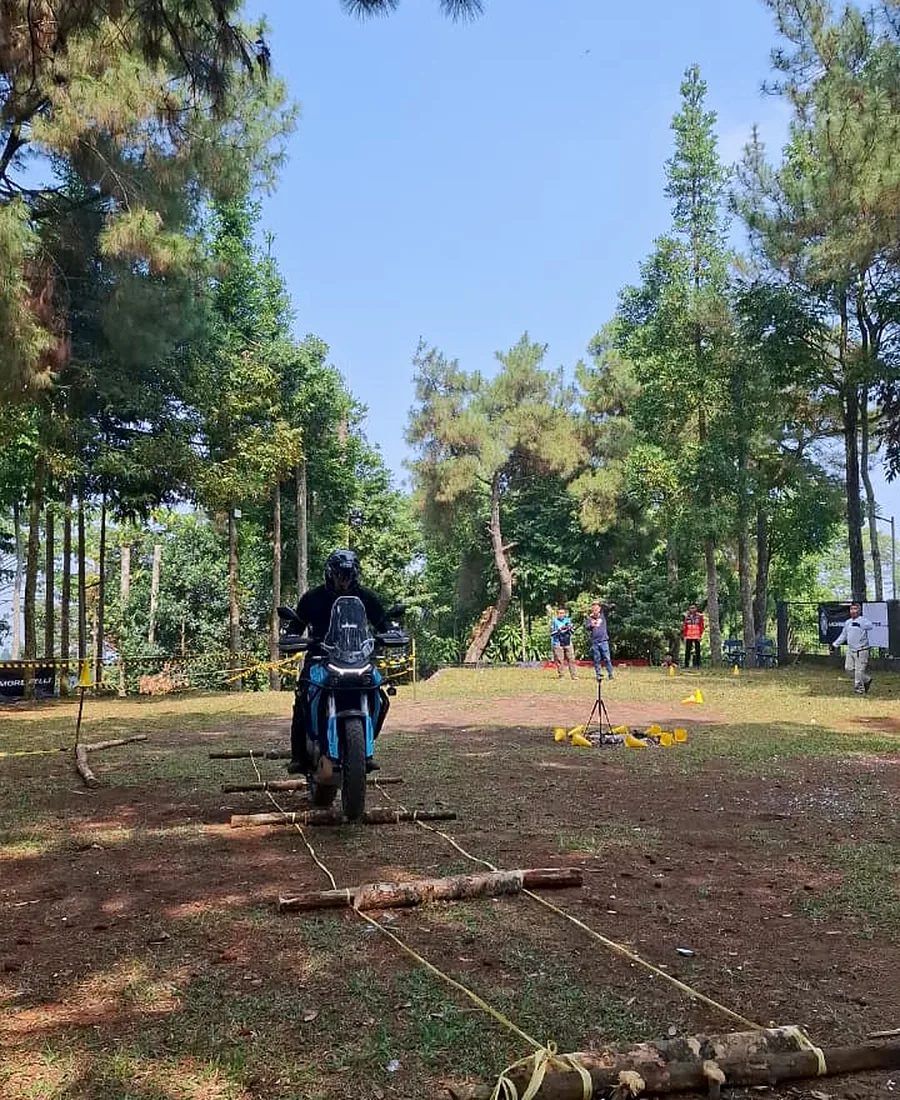 Latihan obstacle motor adventure